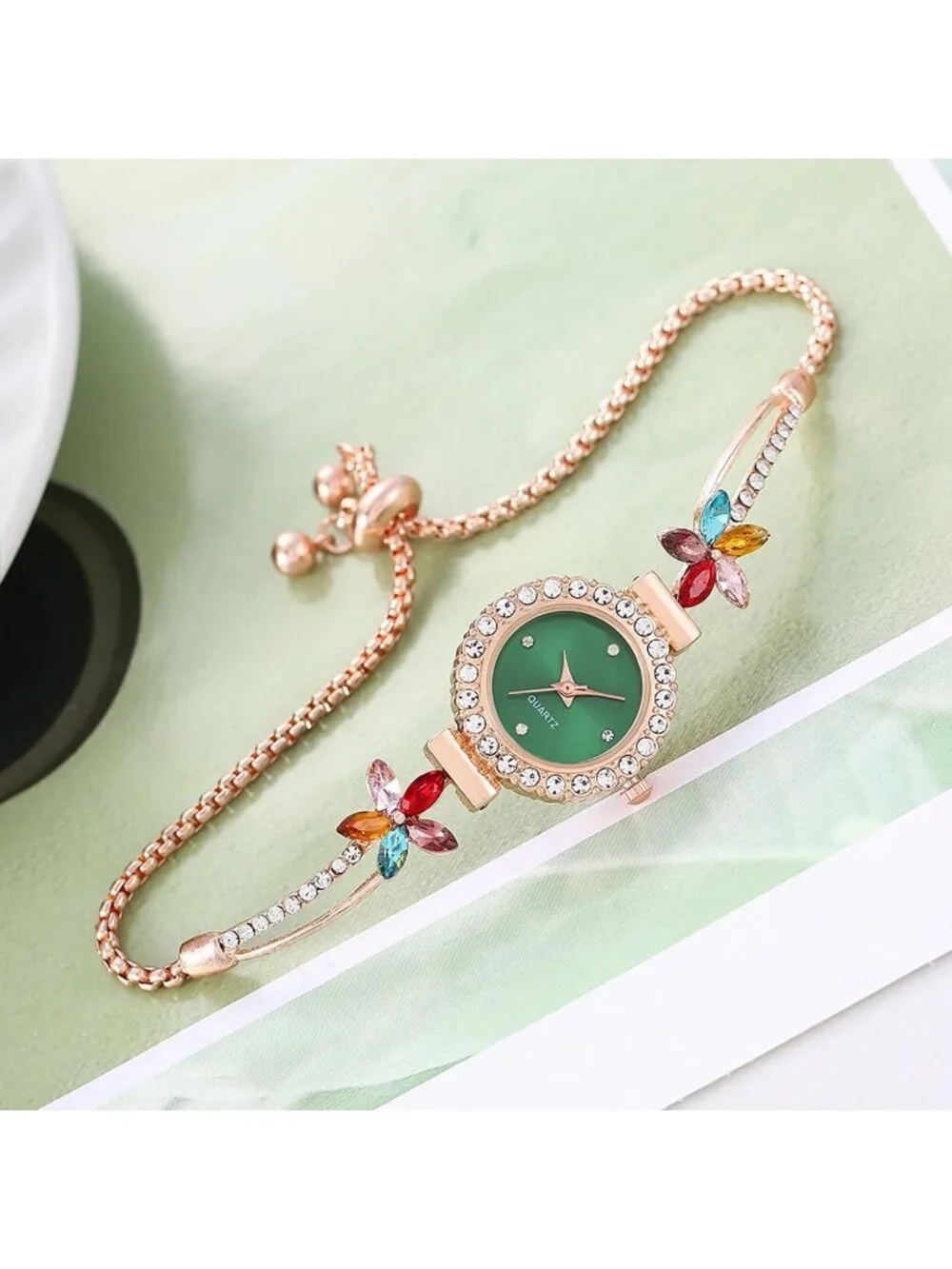 Women's Green Simple Floral Bracelet Watch Diamond Quartz Light Luxury Watch